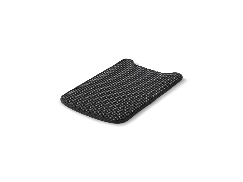 Savic Litter Catcher Mat Nestor & Aseo Black, placed in front of a matching litter box