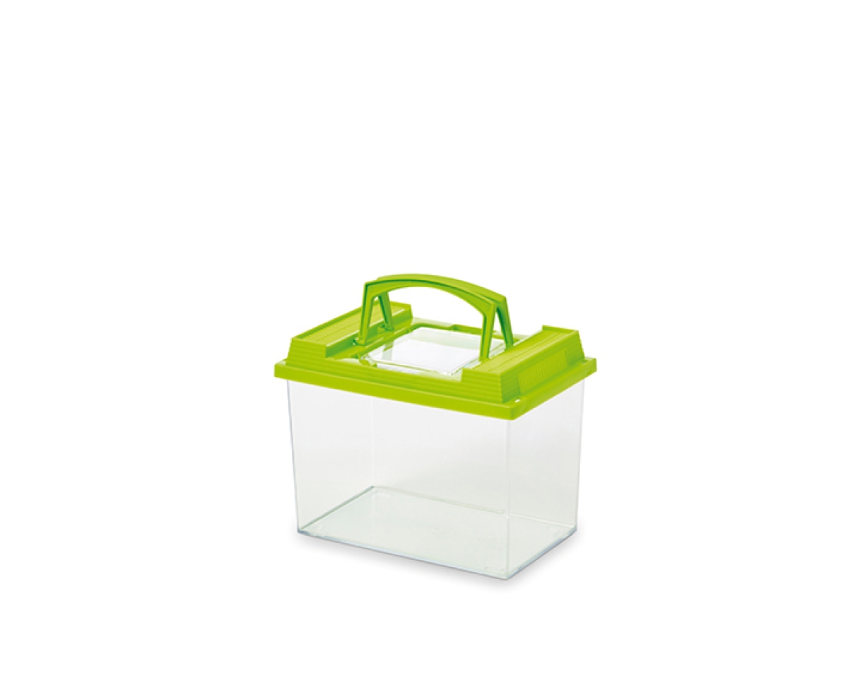 Savic Fauna Box 2.6 L – transparent plastic terrarium with ventilated lid for small animals.