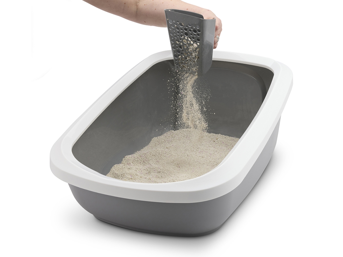 Sift Buddy Cool Grey large grey cat litter scoop with fine mesh for clumping litter showing scooping in litter tray