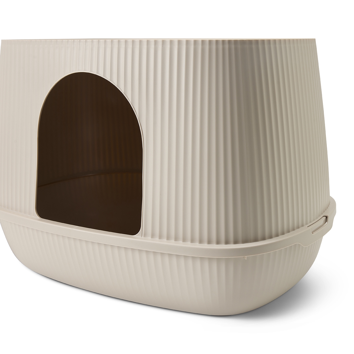 Savic Moona hooded cat litter box in mocha, rounded shape with ribbed surface and front door opening.