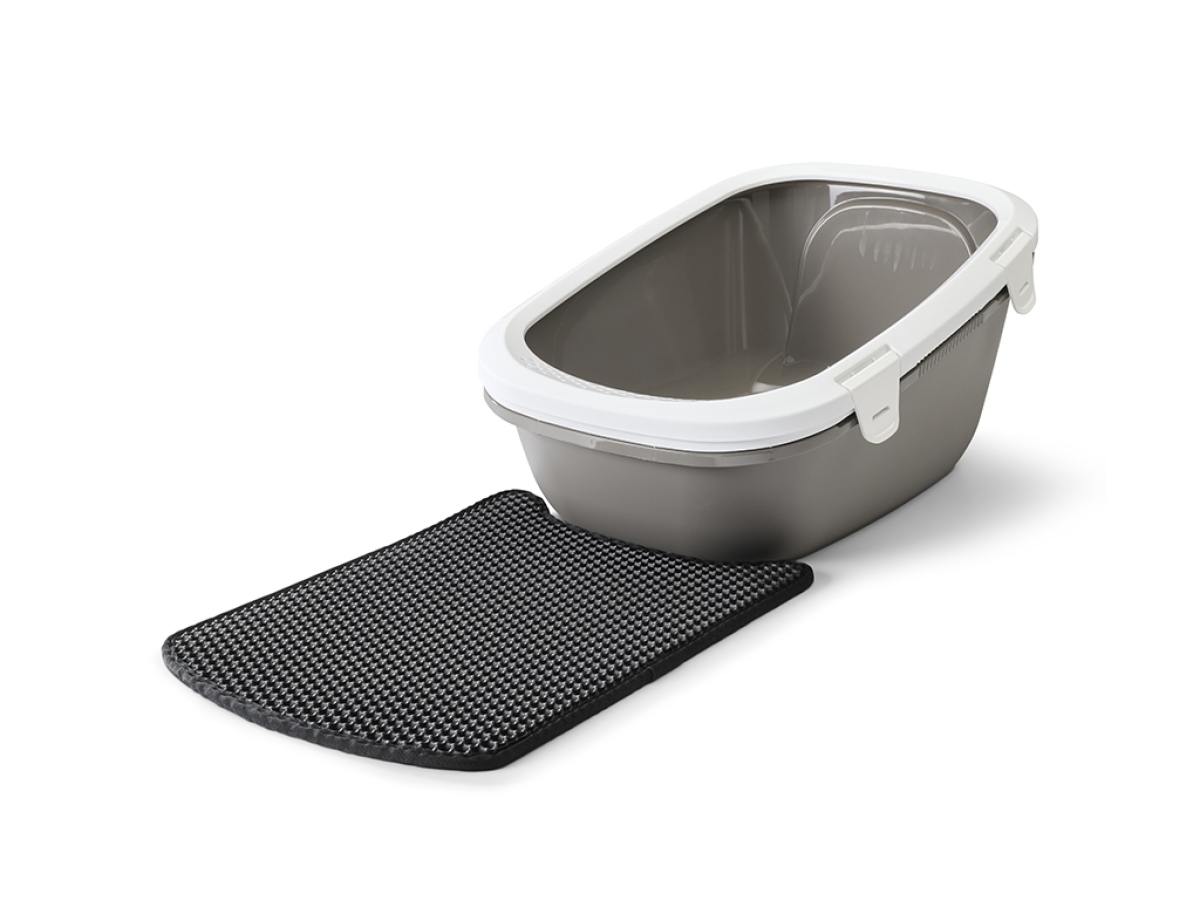 Savic Litter Catcher Mat Nestor Jumbo &amp; Aseo Jumbo Black, placed in front of a large litter box