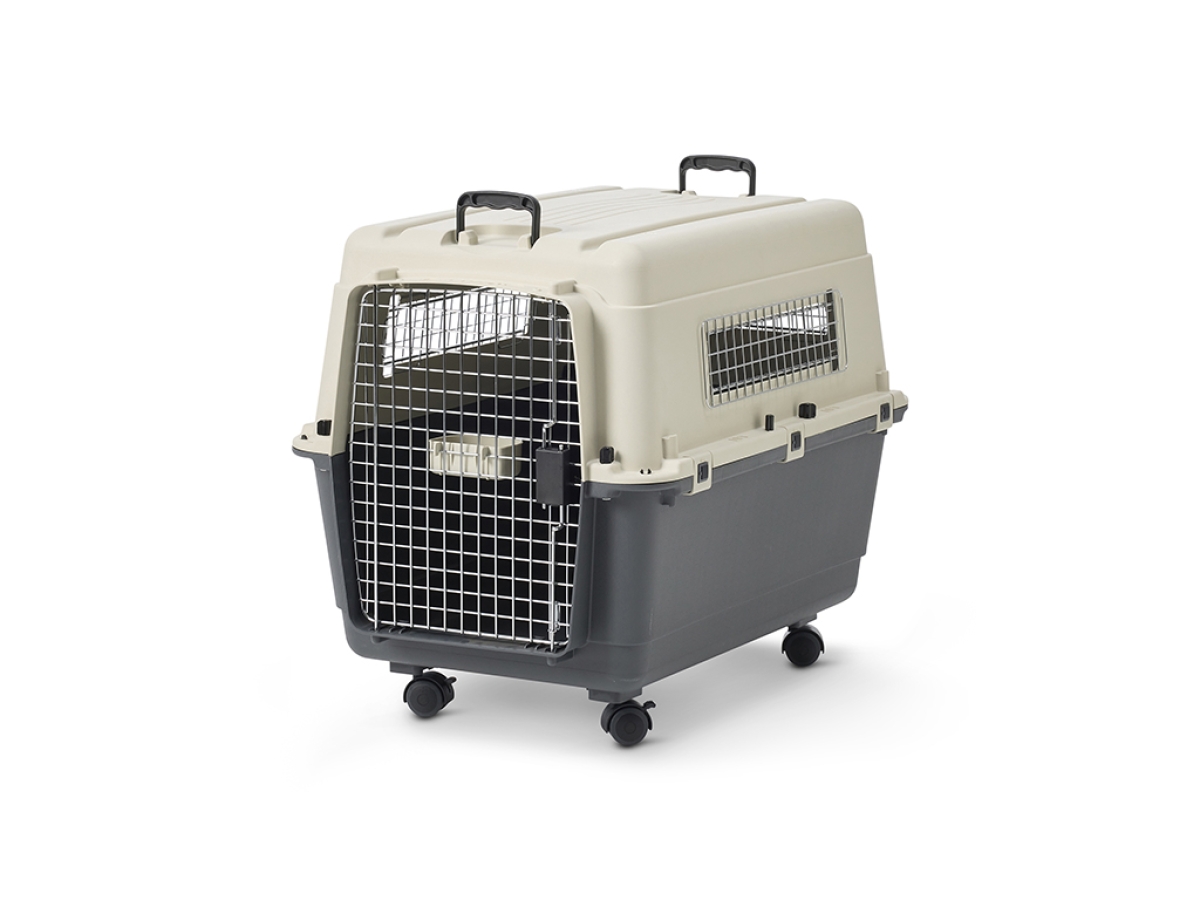 Savic Andes 5 Anthracite transport crate, durable and ventilated travel crate for dogs up to 25 kg with wheels and chrome door.