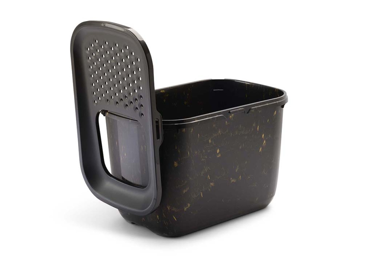 Hop In Marble Black Gold – Stylish Top-Entry Litter Tray Savic Hop In Marble Black Gold stylish top-entry cat litter tray with perforated lid and marble finish, ready for cleaning