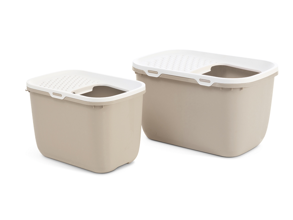 Hop In Giant Mocha – Spacious Top-Entry Litter Tray Line up of Savic Hop In Mocha top-entry litter tray with white lid and perforated top